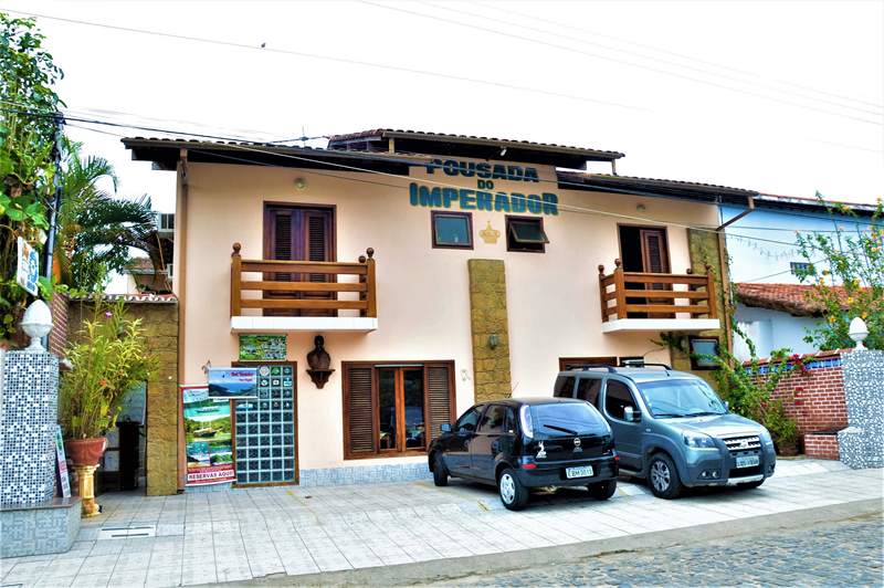 Pousada do Imperador com café da manhã, ar condicionado, frigobar e televisão na praia do Pontal ao lado de Centro Histórico de Paraty.